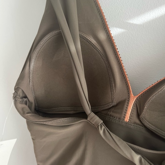 Luxury swim suite - Picture 7 of 9